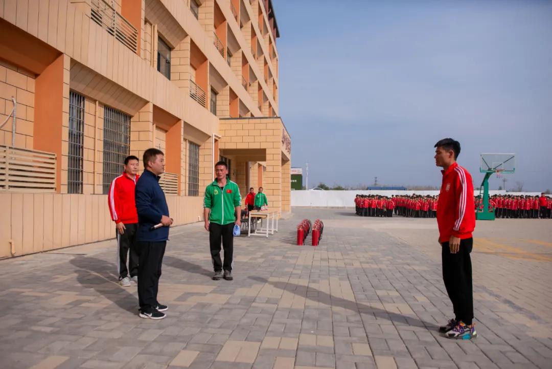 消防演练 安全伴行 | 登封市少林友谊学校消防应急演练_少林友谊学校
