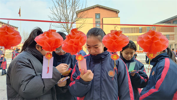 烟花璀璨贺元宵,灯谜喜乐韵校园|少林友谊学校举行庆元宵主题活动