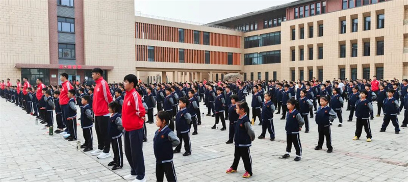 爱国铸魂 笃行逐梦|少林友谊学校周一升旗仪式暨文明班级表彰