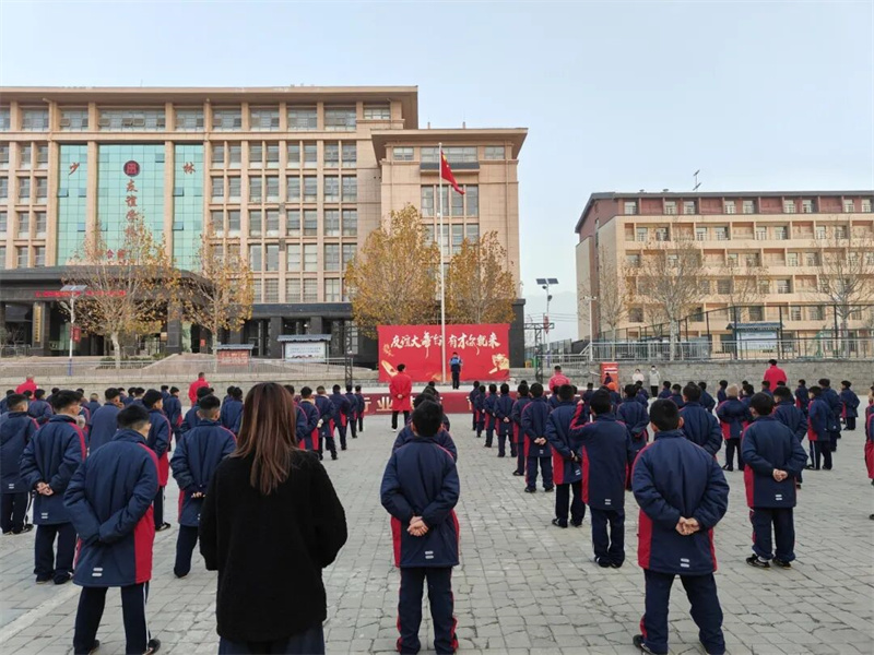 安全守护 向阳成长|少林友谊学校周一升旗仪式暨文明班级表彰