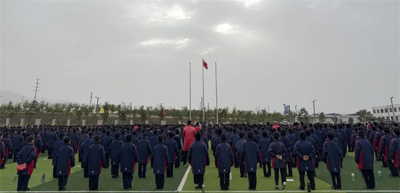 书香润心 自尊自强|少林友谊学校周一升旗仪式暨卫生班级、宿舍表彰